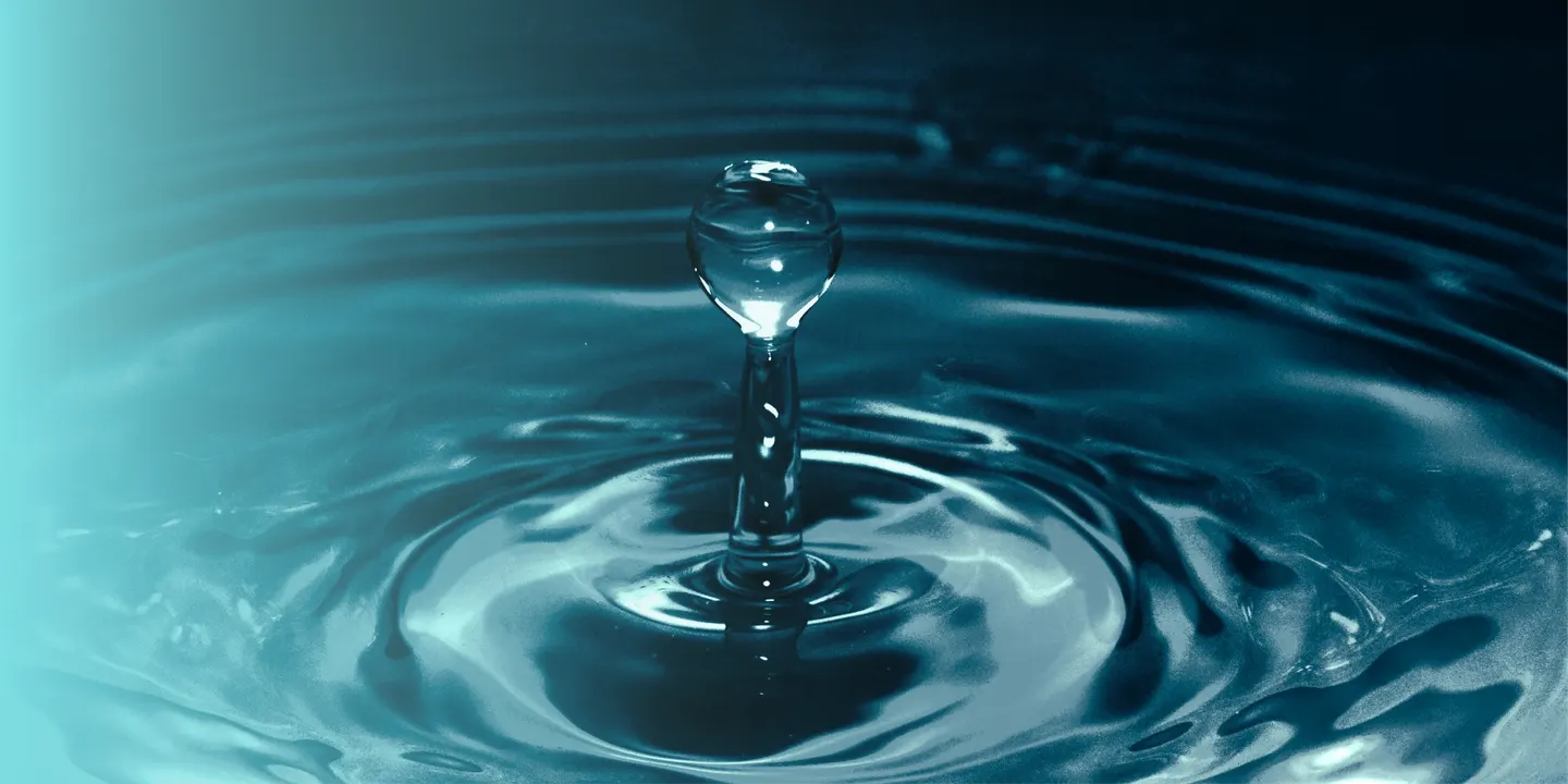 Administración de agua — gota de agua sobre fondo